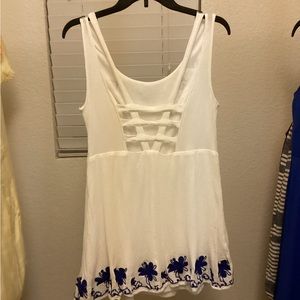 Embroidered trim, linen very white